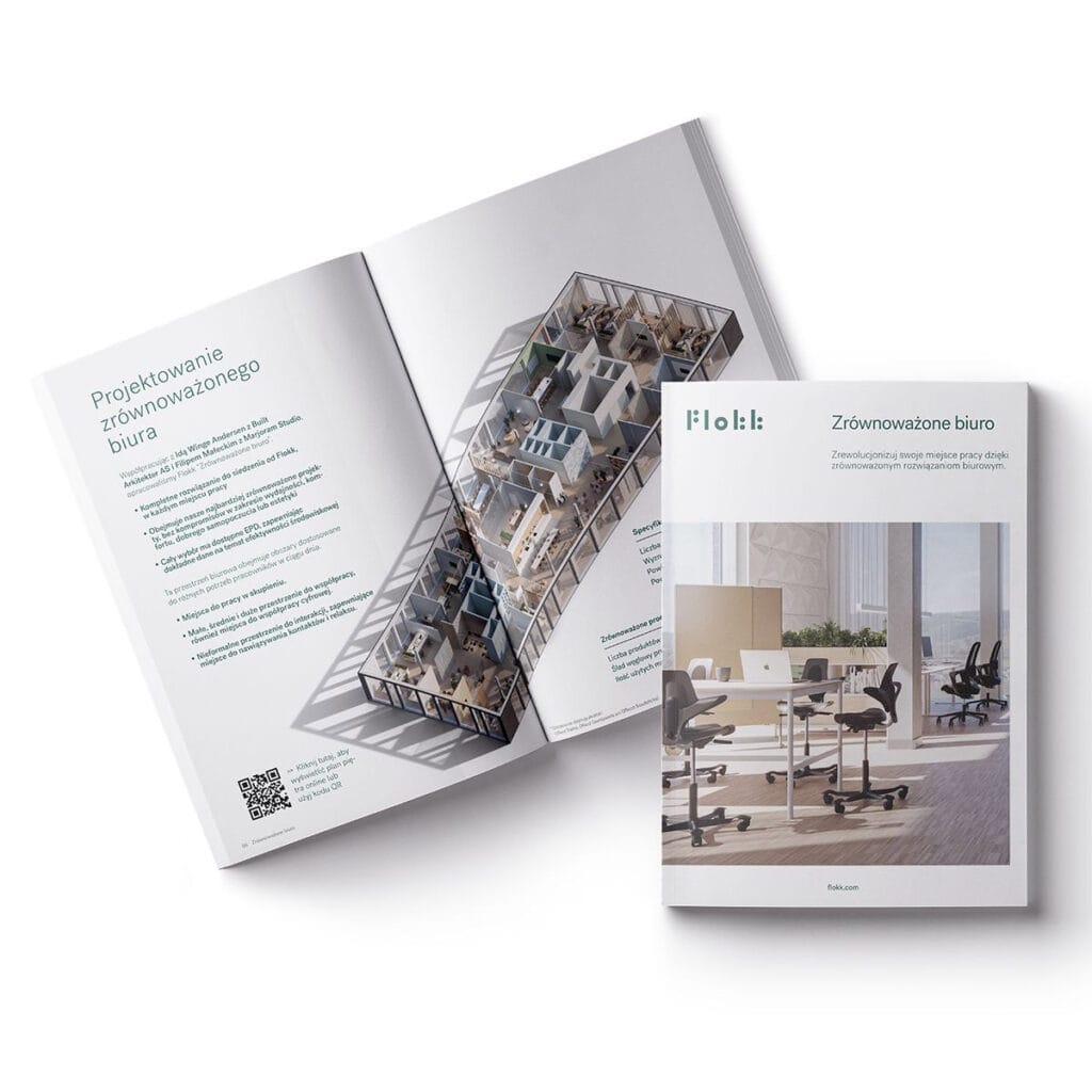 Drukowana broszura i katalog marki Flokk leżące na jasnym tle. Otwarta broszura prezentuje stronę z tekstem „Projektowanie zrównoważonego biura” oraz trójwymiarowy, aksonometryczny render przestrzeni biurowej. Obok leży okładka katalogu ze zdjęciem nowoczesnego stanowiska pracy z krzesłami biurowymi.
